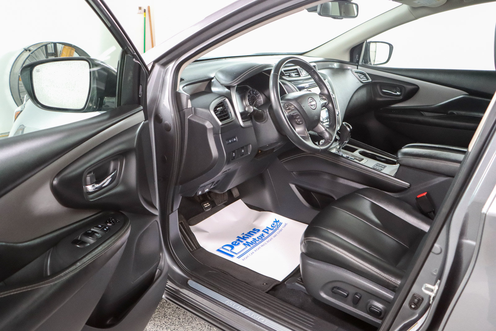 Used 2023 Nissan Murano SV FWD image 3