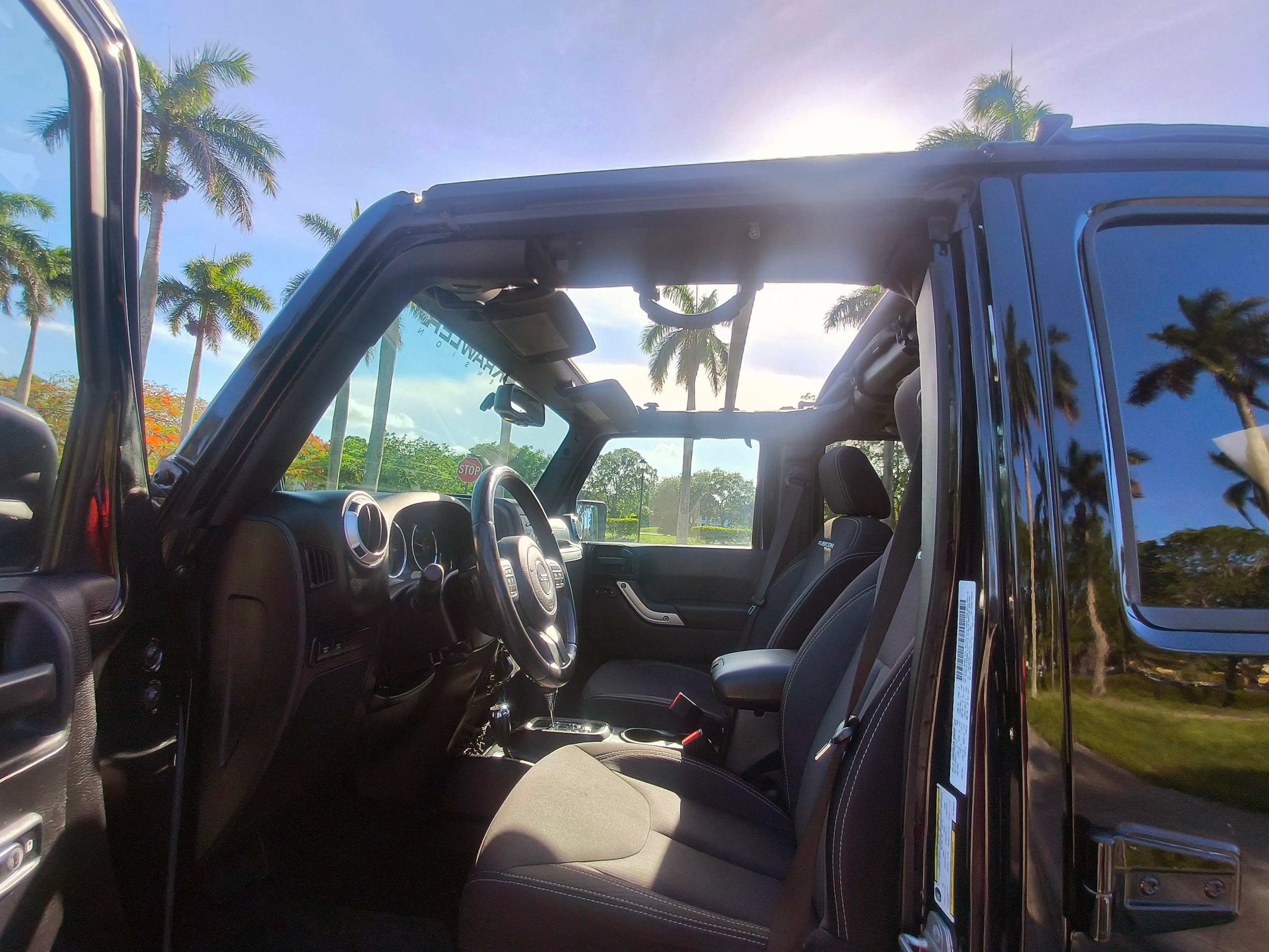 Used 2014 Jeep Wrangler Unlimited Rubicon w/ Connectivity Group AWD/4WD image 40