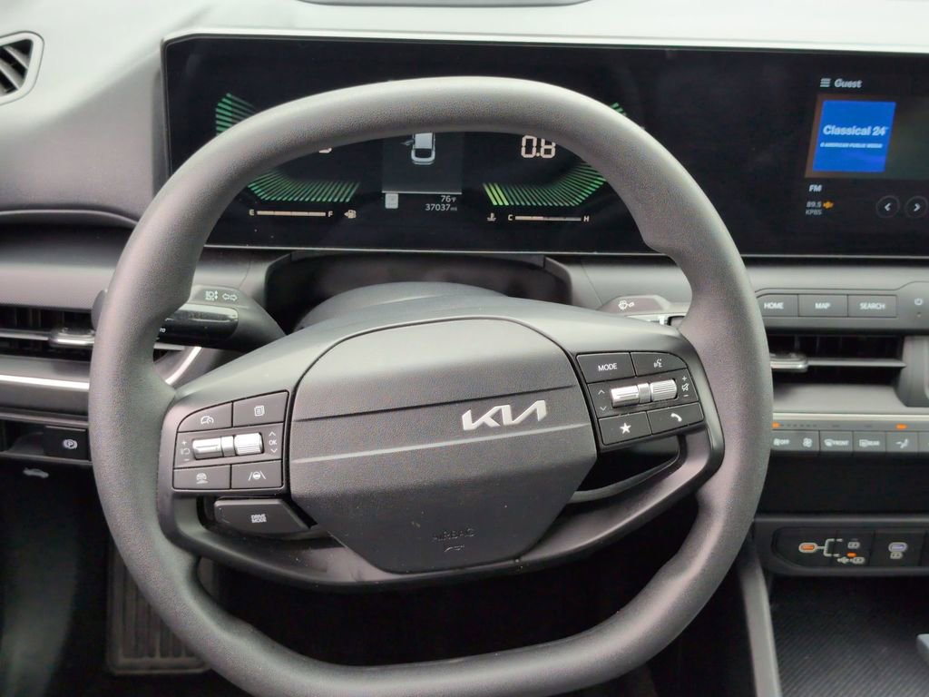 Used 2025 Kia K4 LXS image 23