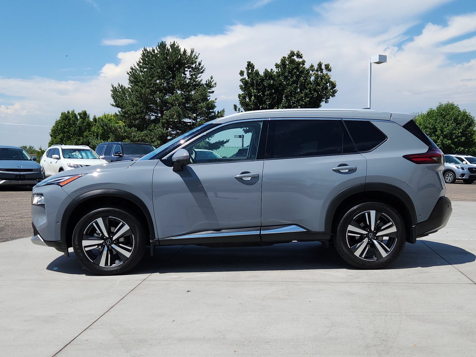 Used 2023 Nissan Rogue Platinum w/ Platinum Premium Package AWD/4WD image 2