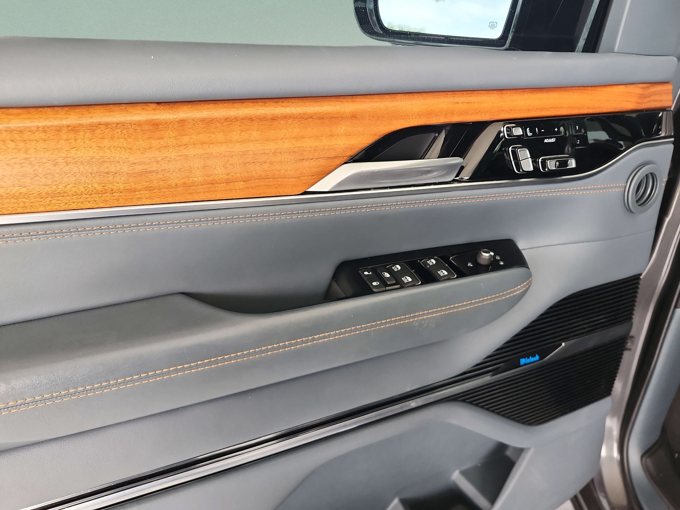 Used 2022 Jeep Grand Wagoneer Series II w/ Convenience Group III AWD/4WD image 14
