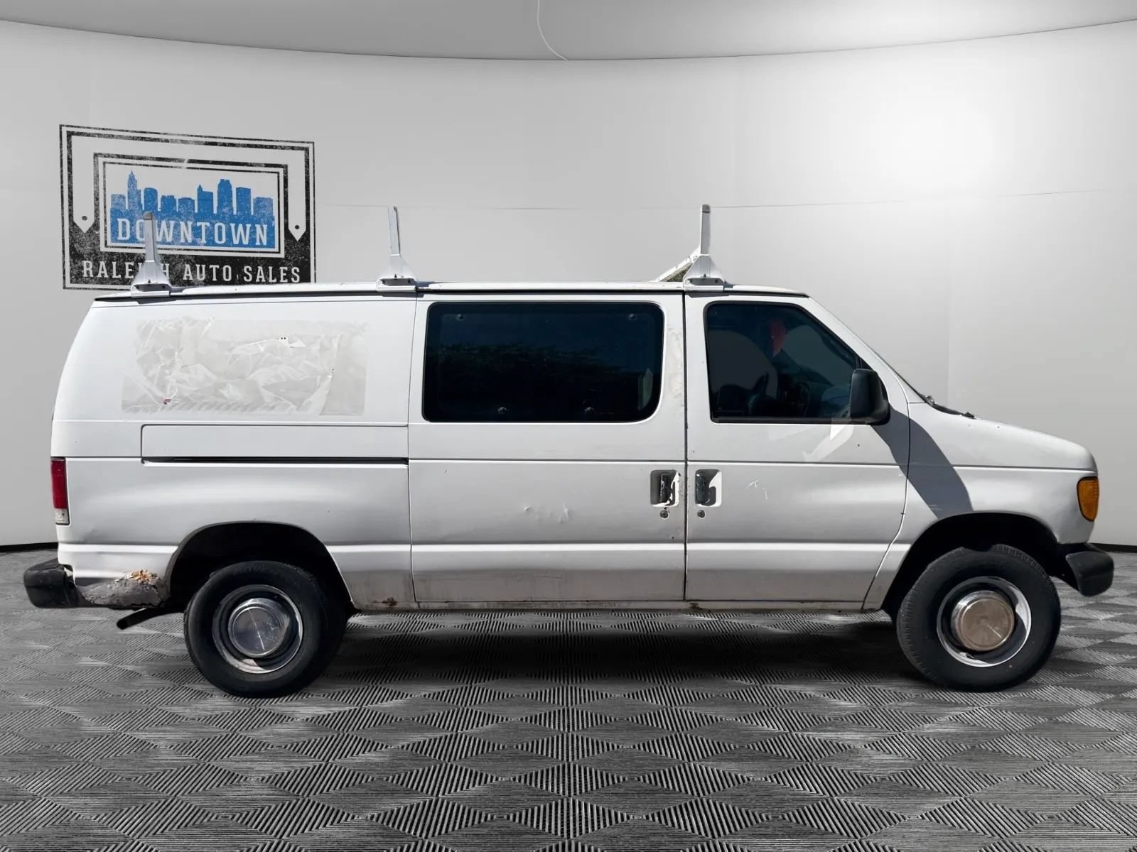 Used 2003 Ford E-250 and Econoline 250 RWD image 5