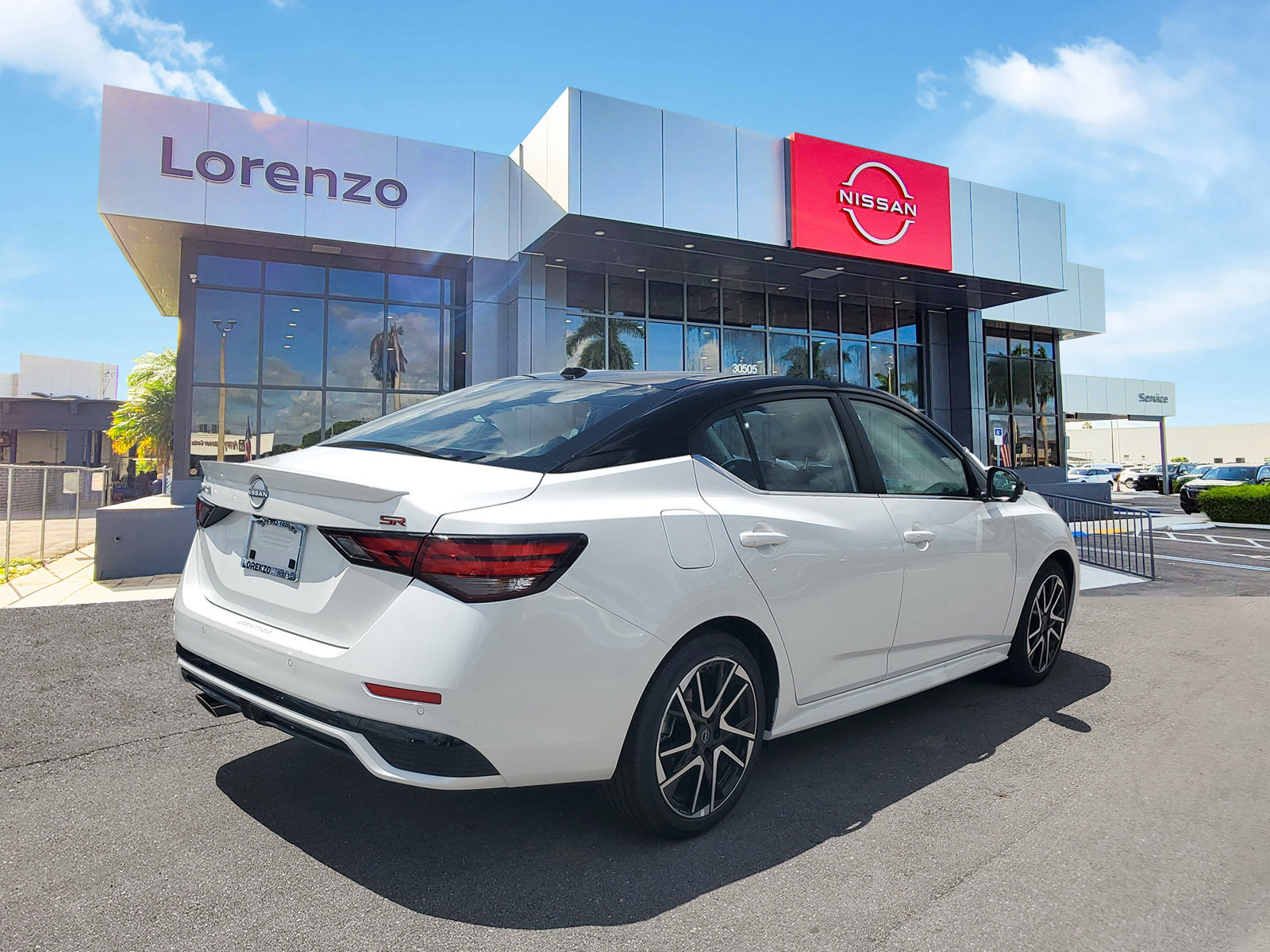 Used 2025 Nissan Sentra SR w/ SR Premium Package FWD image 4