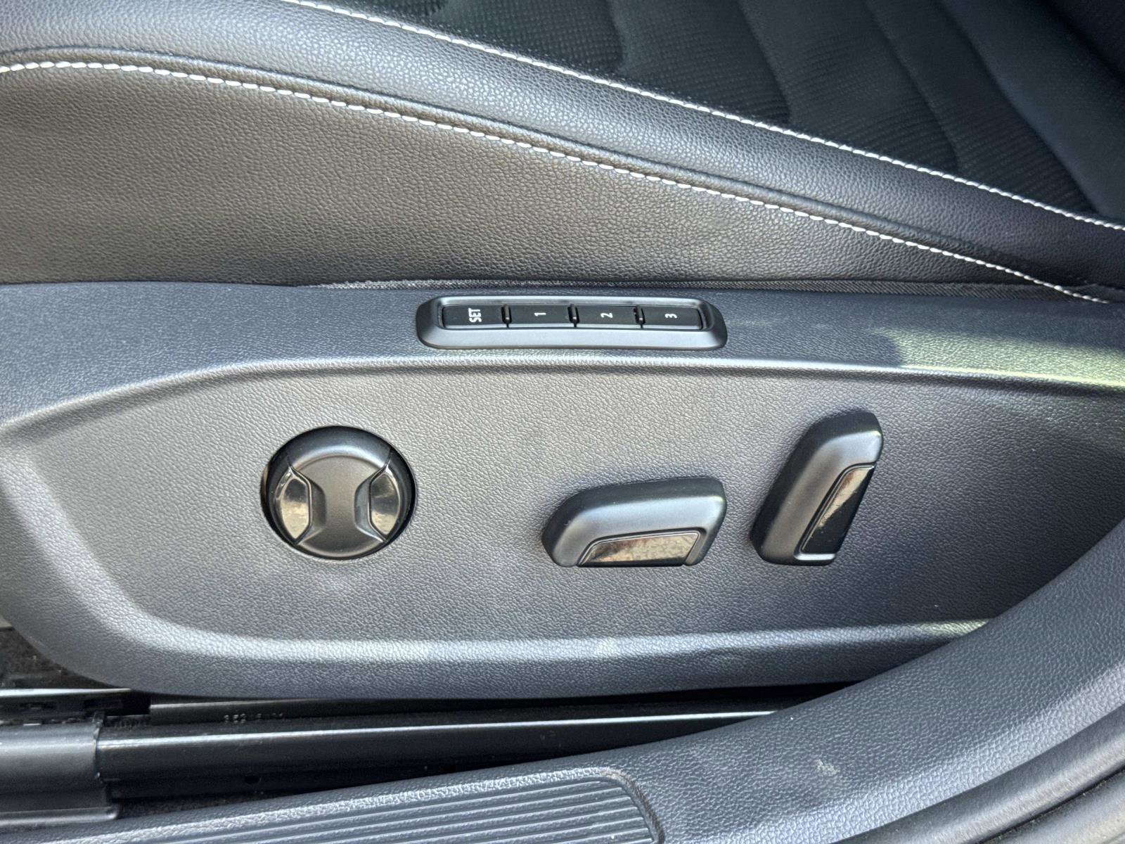 Certified 2023 Volkswagen Jetta SEL image 23