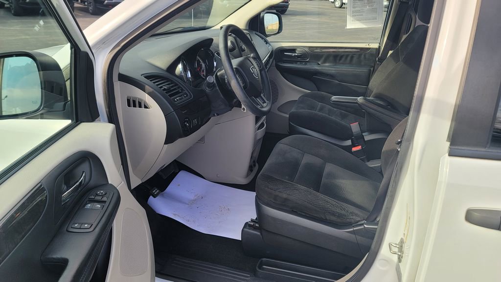 Used 2016 Dodge Grand Caravan American Value Package image 18