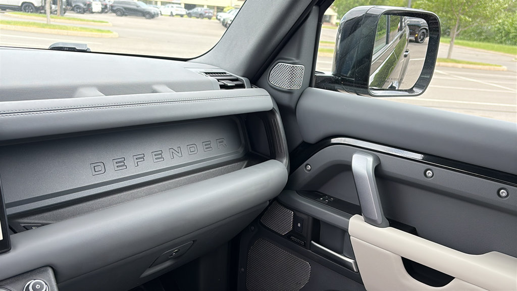 Certified 2023 Land Rover Defender 130 X-Dynamic SE AWD/4WD image 19