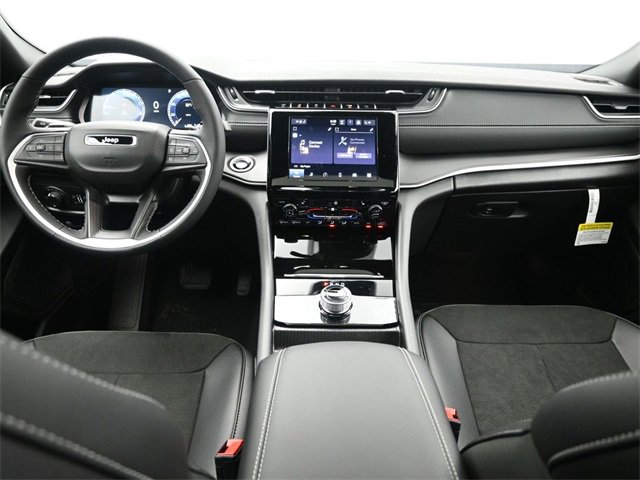 New 2025 Jeep Grand Cherokee Altitude image 15