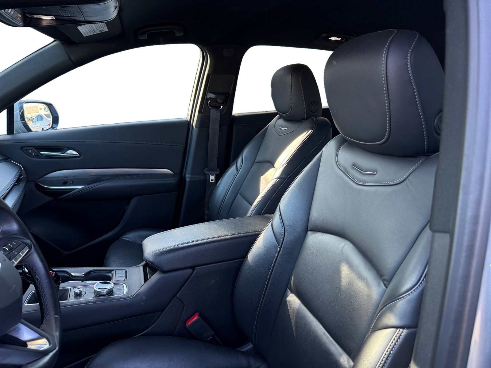 Used 2024 Cadillac XT4 Premium Luxury image 10