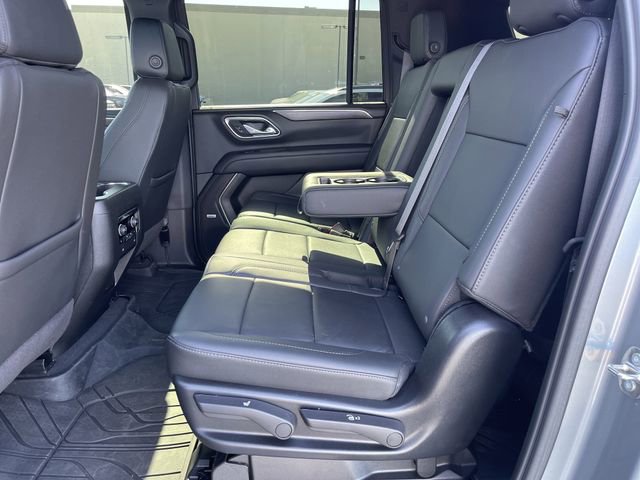 Used 2024 Chevrolet Suburban LT w/ Luxury Package AWD/4WD image 3