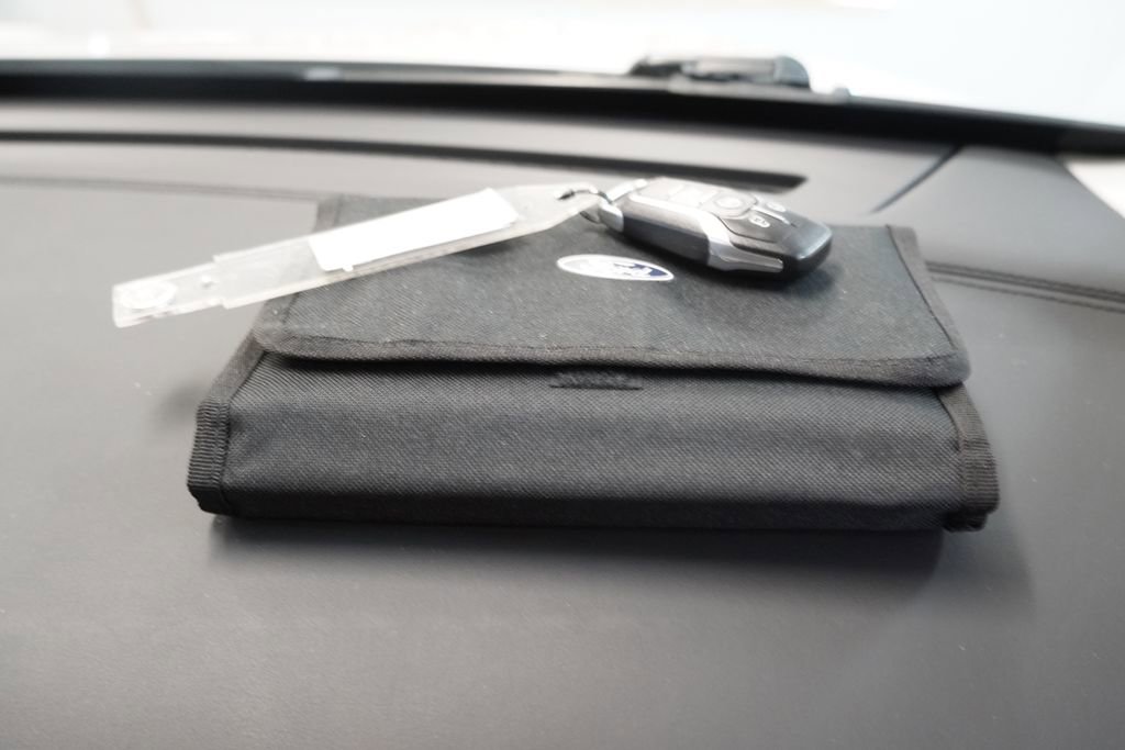 Used 2017 Ford Explorer Platinum image 39