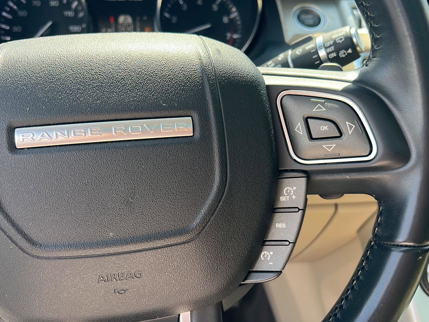 Used 2015 Land Rover Range Rover Evoque Pure Premium image 22