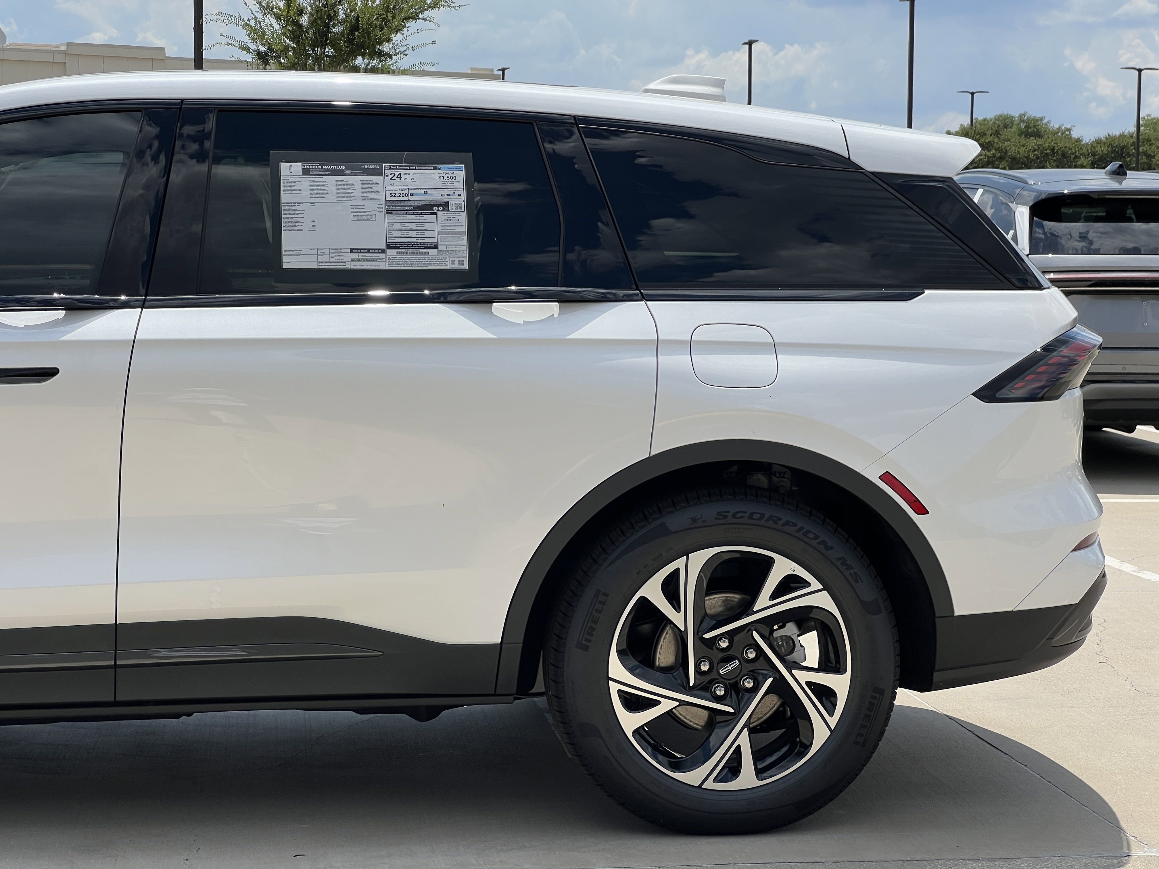 New 2025 Lincoln Nautilus Premier w/ Equipment Group 102A image 6