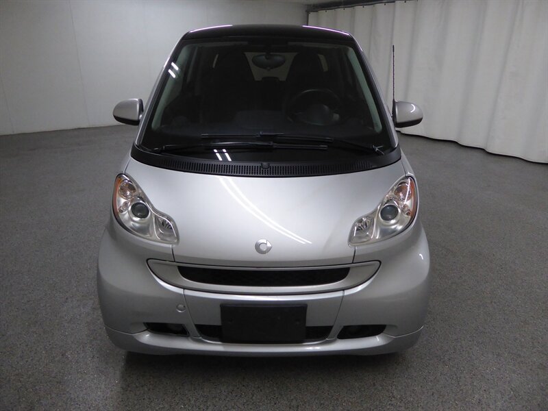 Used 2011 smart fortwo pure RWD image 2