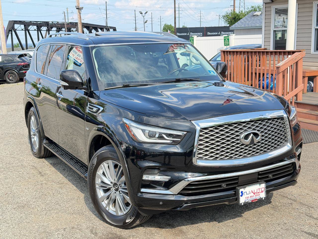 Used 2018 INFINITI QX80 4WD image 2