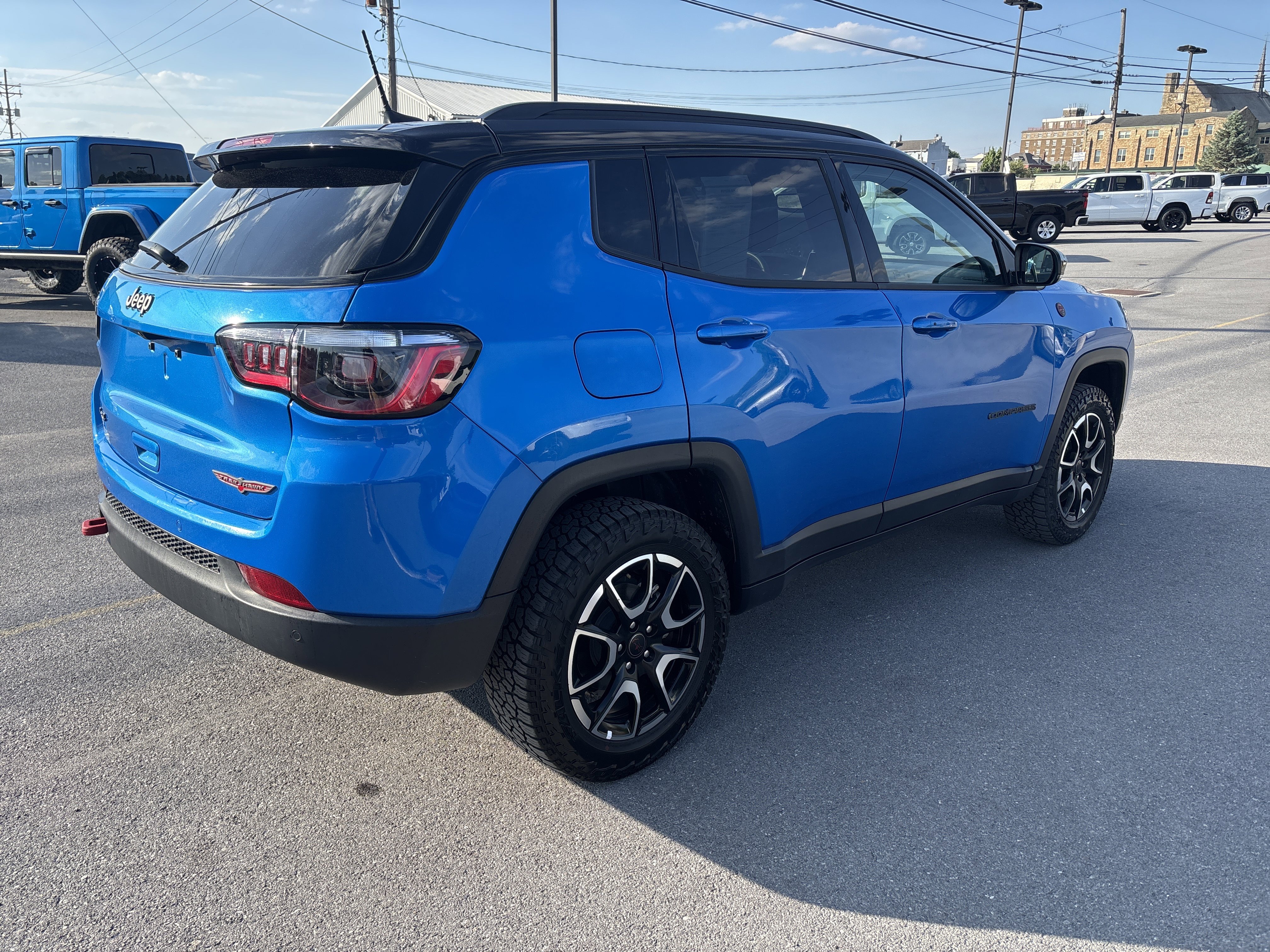 Used 2025 Jeep Compass Trailhawk AWD/4WD video 3
