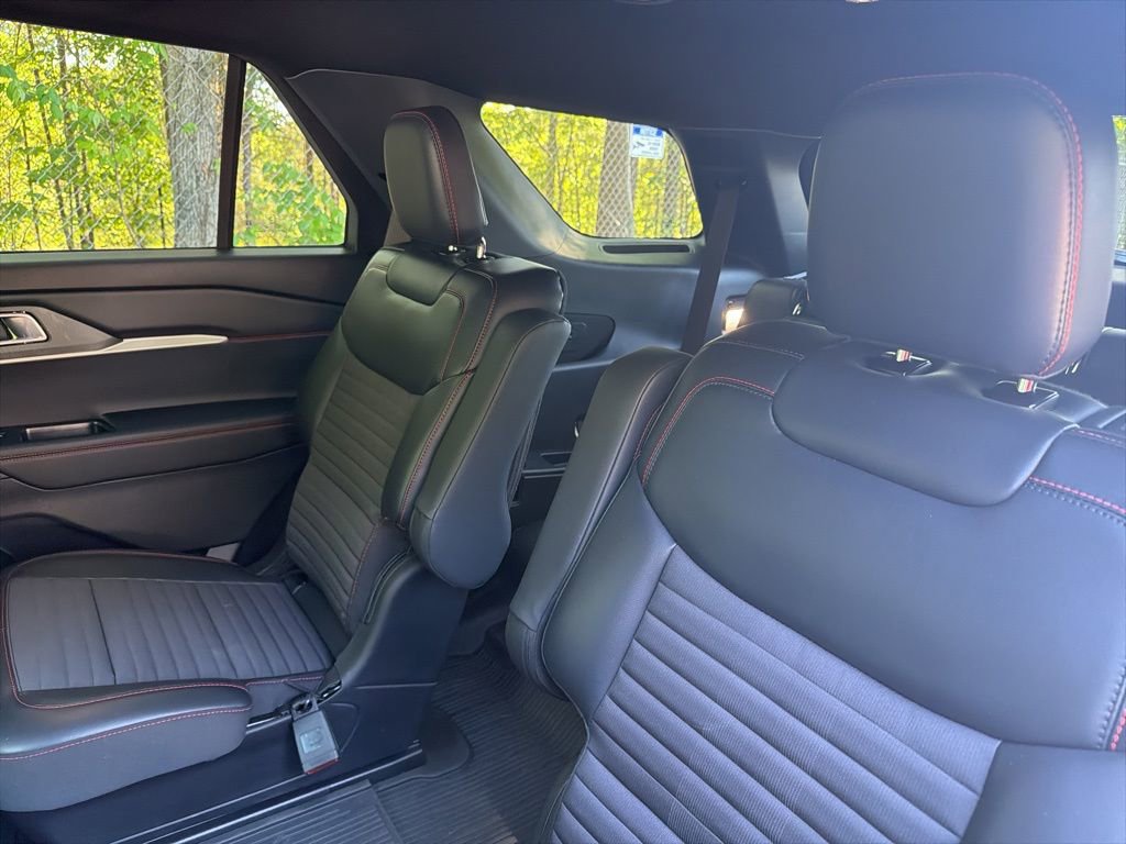 Used 2025 Ford Explorer ST-Line image 24
