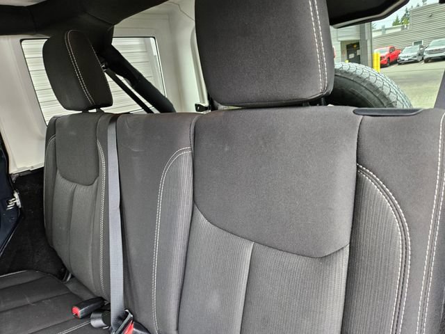 Used 2016 Jeep Wrangler Unlimited Sahara w/ Connectivity Group AWD/4WD image 20