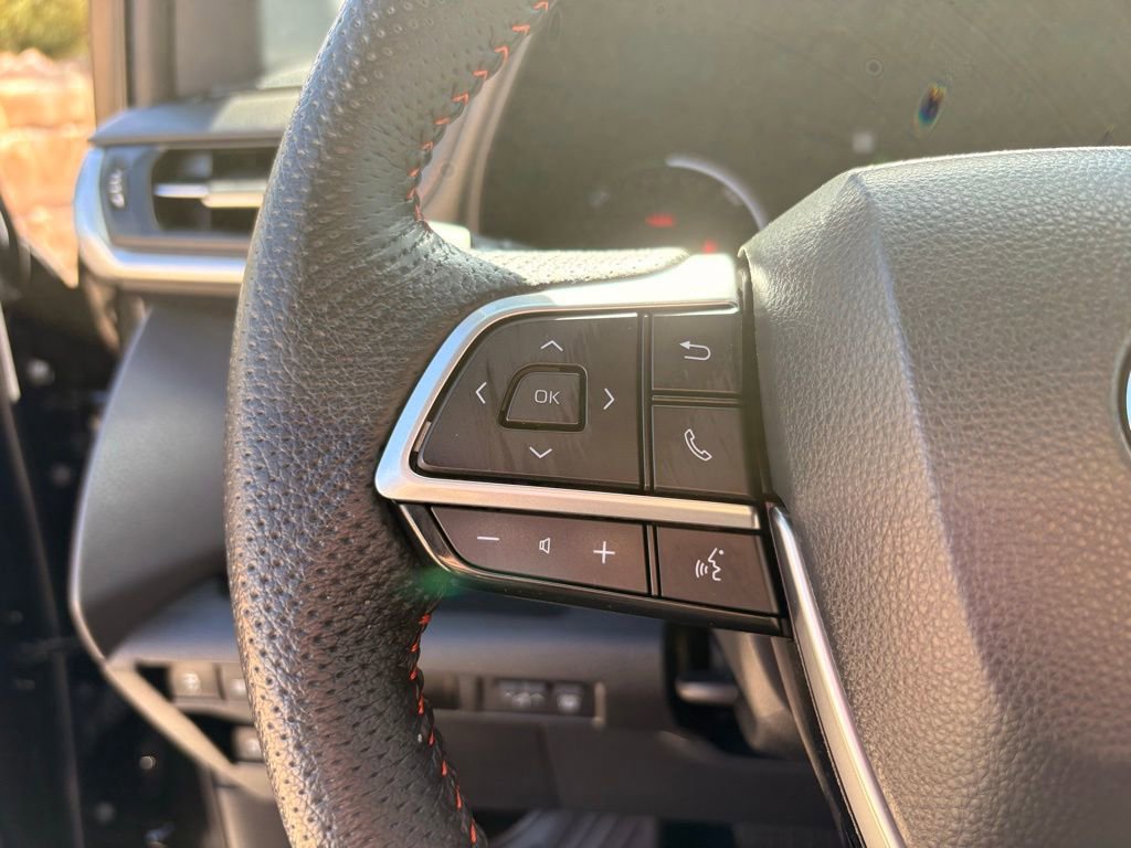 Used 2023 Toyota Sienna XSE AWD/4WD image 23