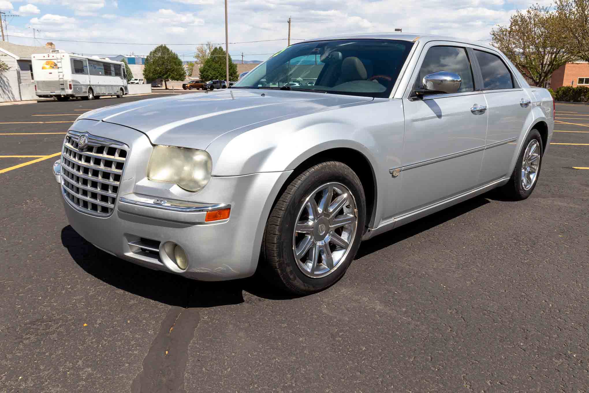 Used 2005 Chrysler 300 C w/ Navigation & Sound Group II RWD image 8