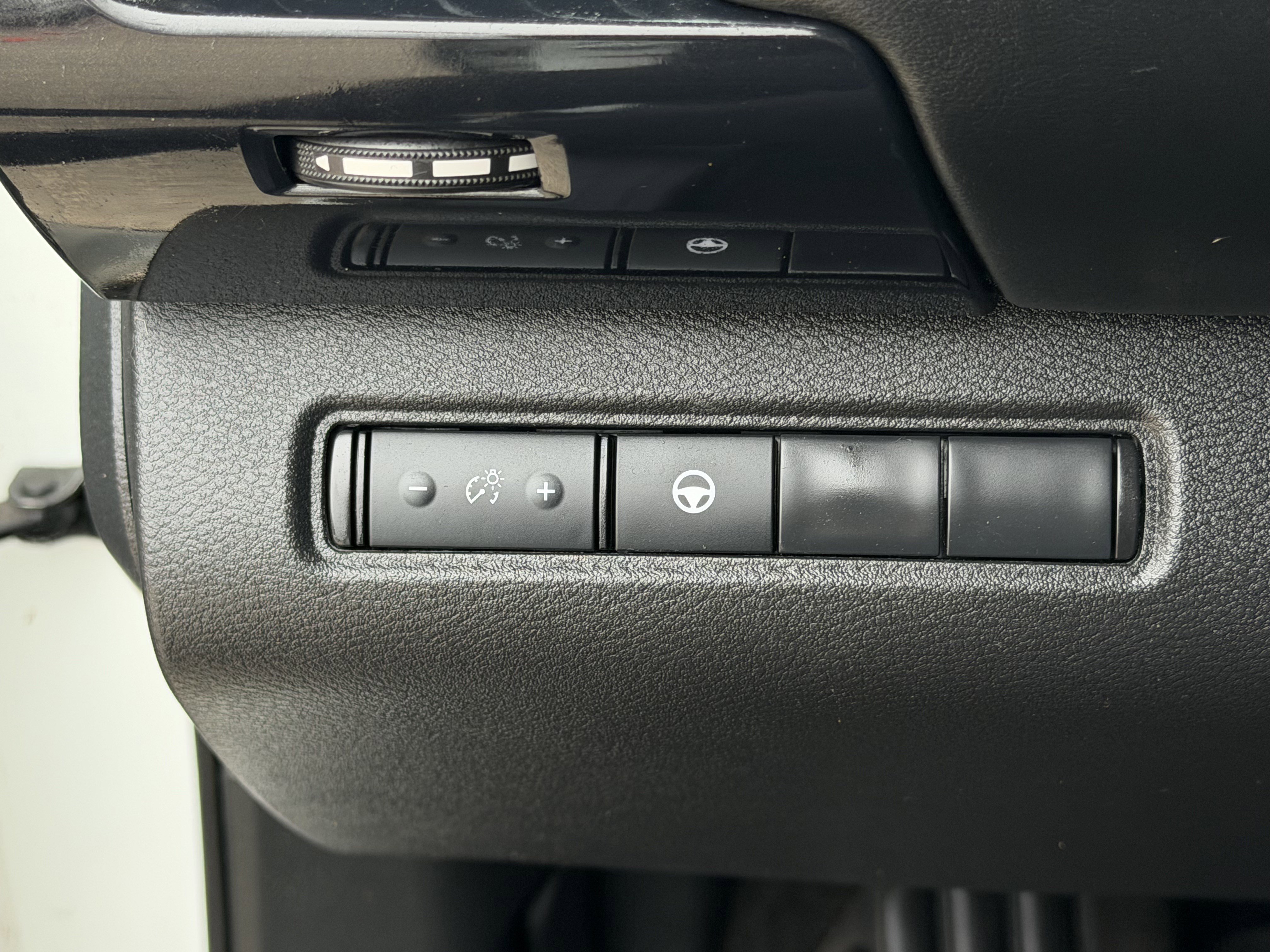 Used 2024 Nissan Pathfinder SV FWD image 21