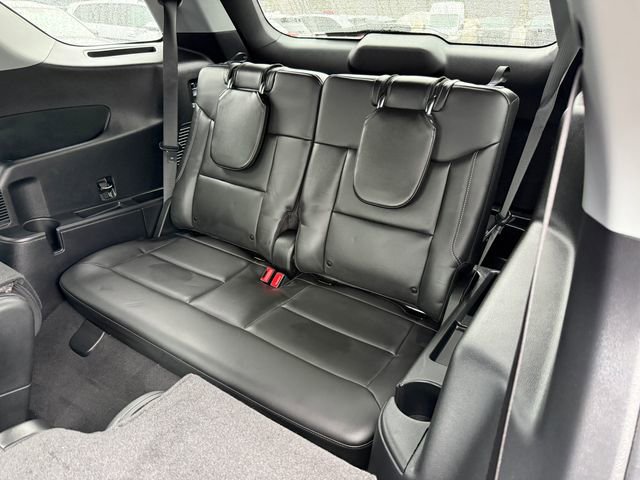 Used 2022 Ford Explorer XLT w/ Equipment Group 202A image 7