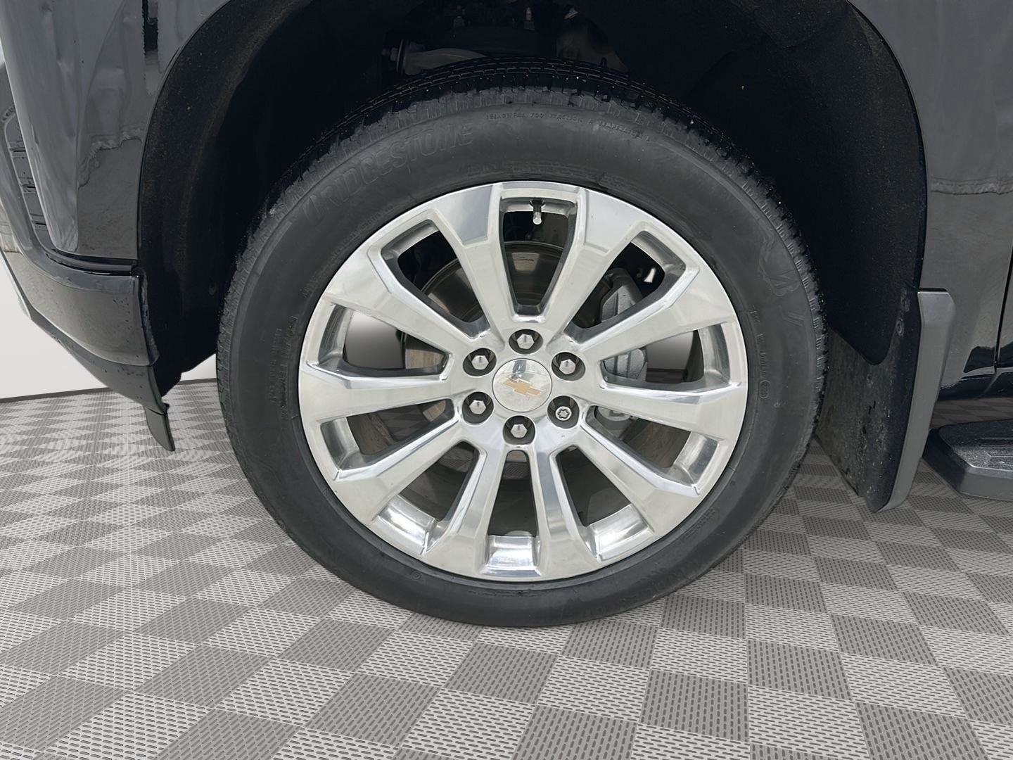 Used 2020 Chevrolet Silverado 1500 High Country w/ Technology Package AWD/4WD image 29