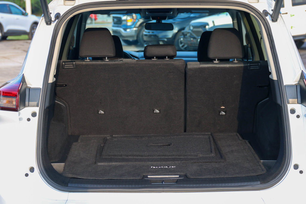 Used 2025 Nissan Rogue SV FWD image 8