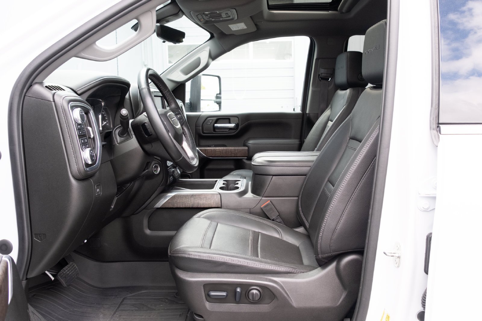 Used 2023 GMC Sierra 3500 Denali w/ Denali Ultimate Package AWD/4WD image 13