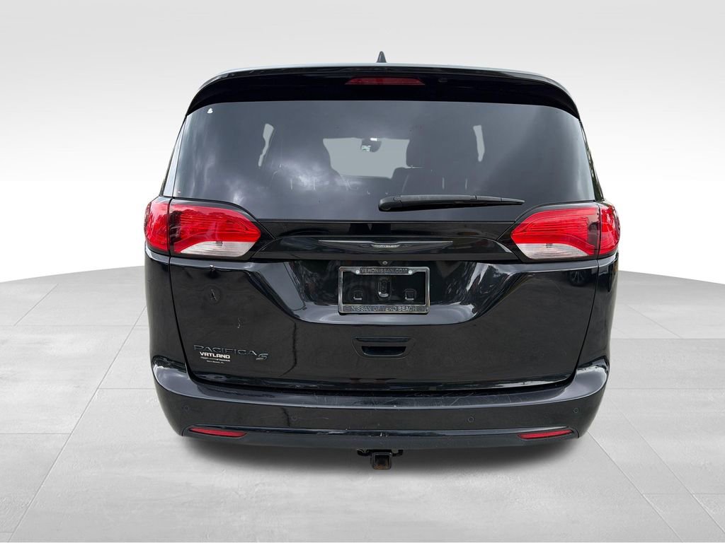 Used 2020 Chrysler Pacifica Touring-L Plus w/ Advanced Safetytec Group FWD image 6