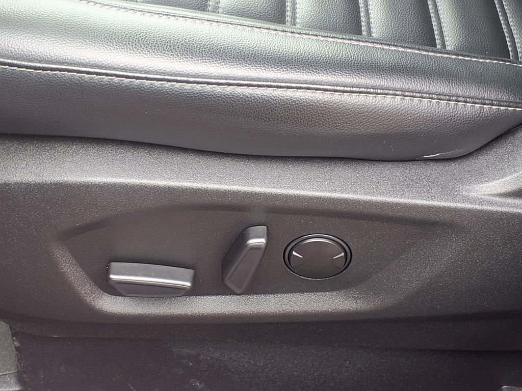 Used 2023 Ford Edge SEL w/ Convenience Package image 4