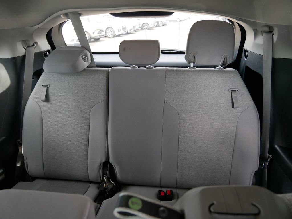 Used 2025 Toyota Sienna LE image 12