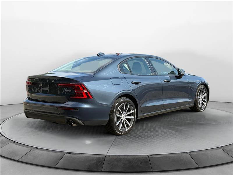 Used 2021 Volvo S60 T5 Momentum image 5