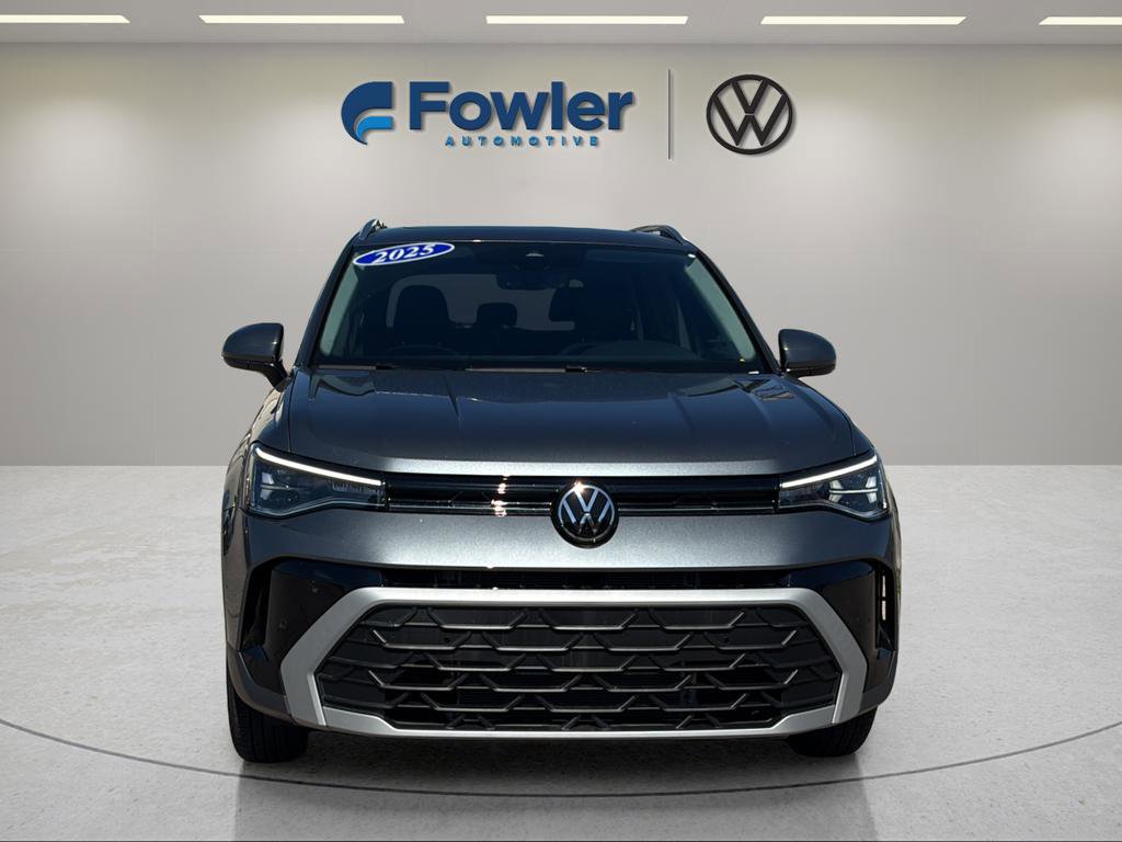 Used 2025 Volkswagen Taos SE AWD/4WD image 2