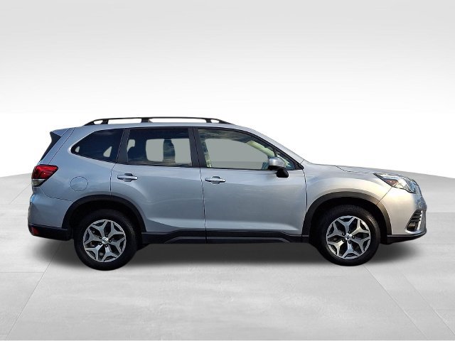 Used 2023 Subaru Forester Premium AWD/4WD image 7