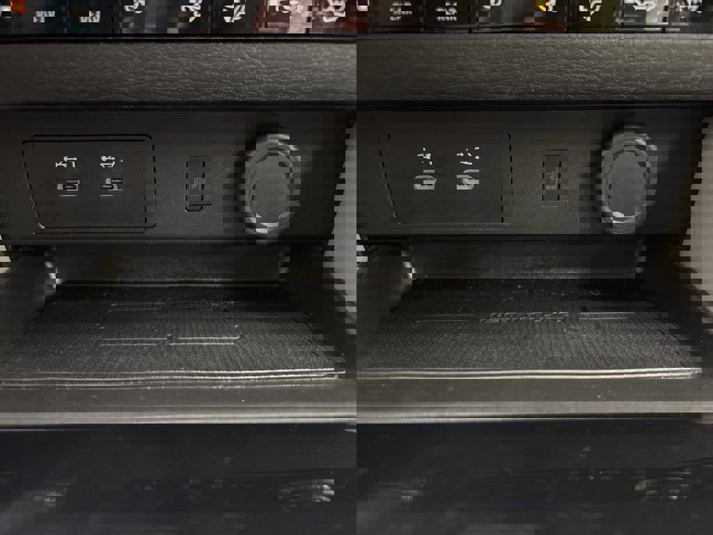 Used 2025 Mitsubishi Outlander SEL image 40