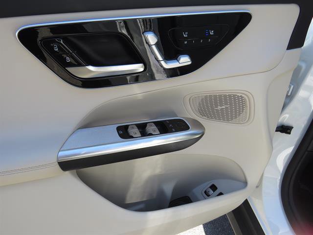 Used 2025 Mercedes-Benz GLC 350e 4MATIC image 9