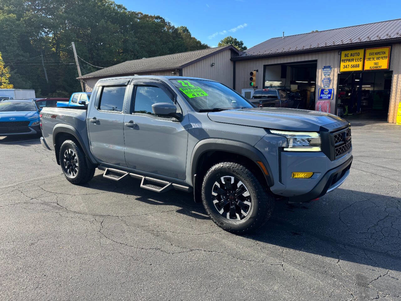 Used 2022 Nissan Frontier PRO-4X image 2