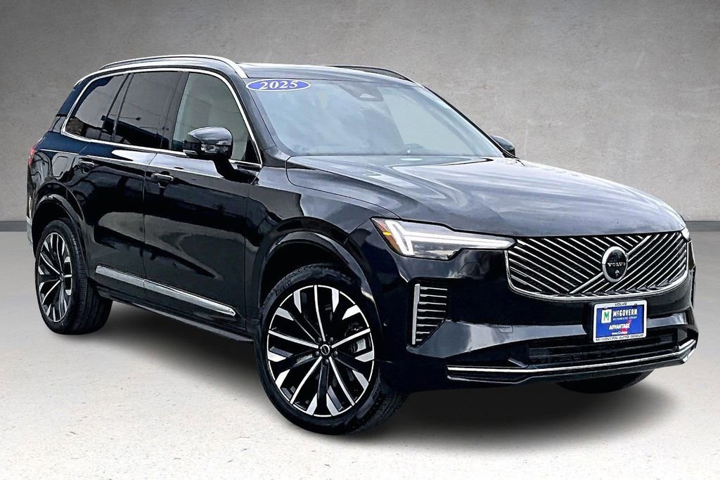 Certified 2025 Volvo XC90 B6 Plus image 3