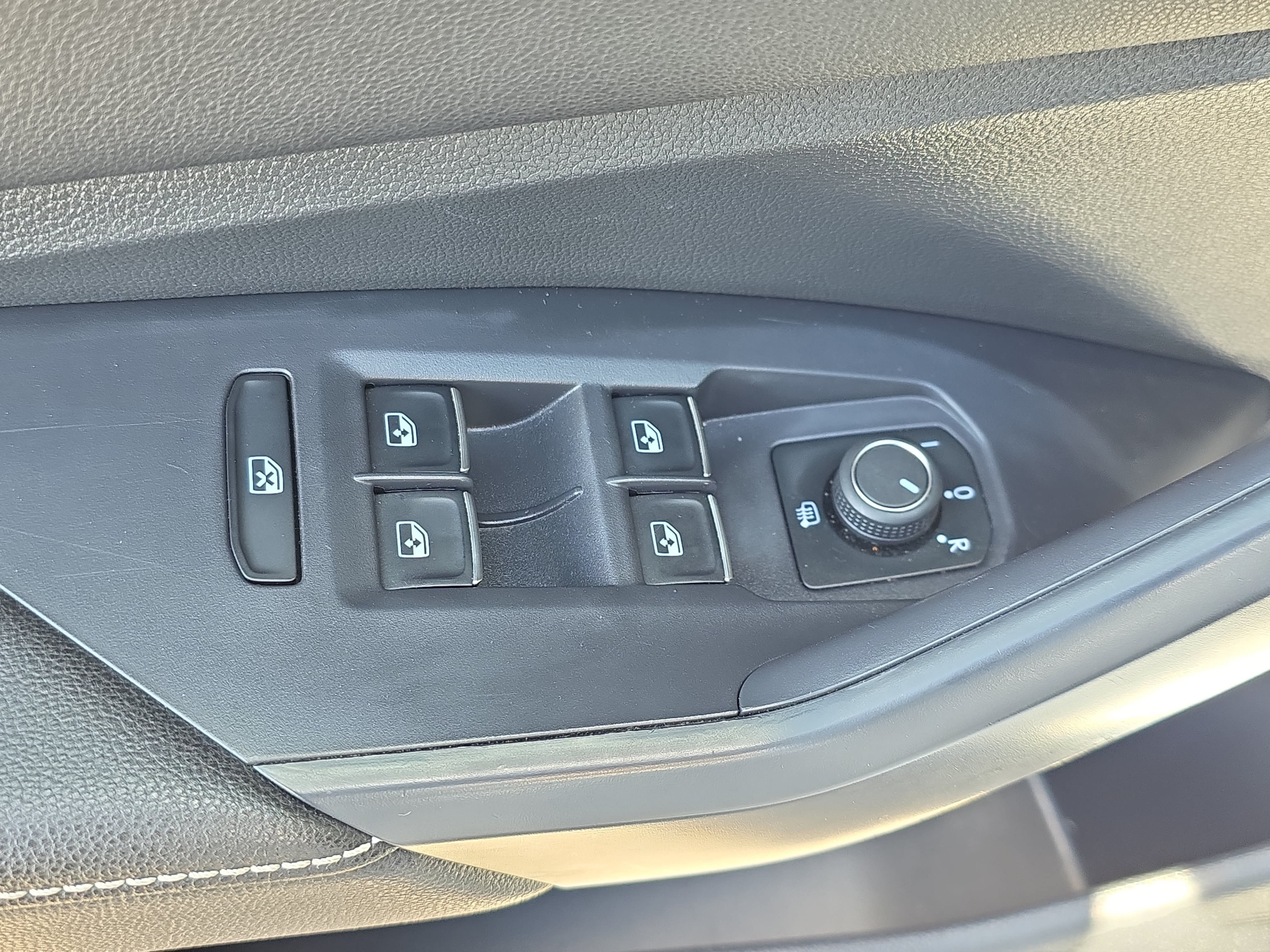 Used 2025 Volkswagen Jetta Sport FWD image 25