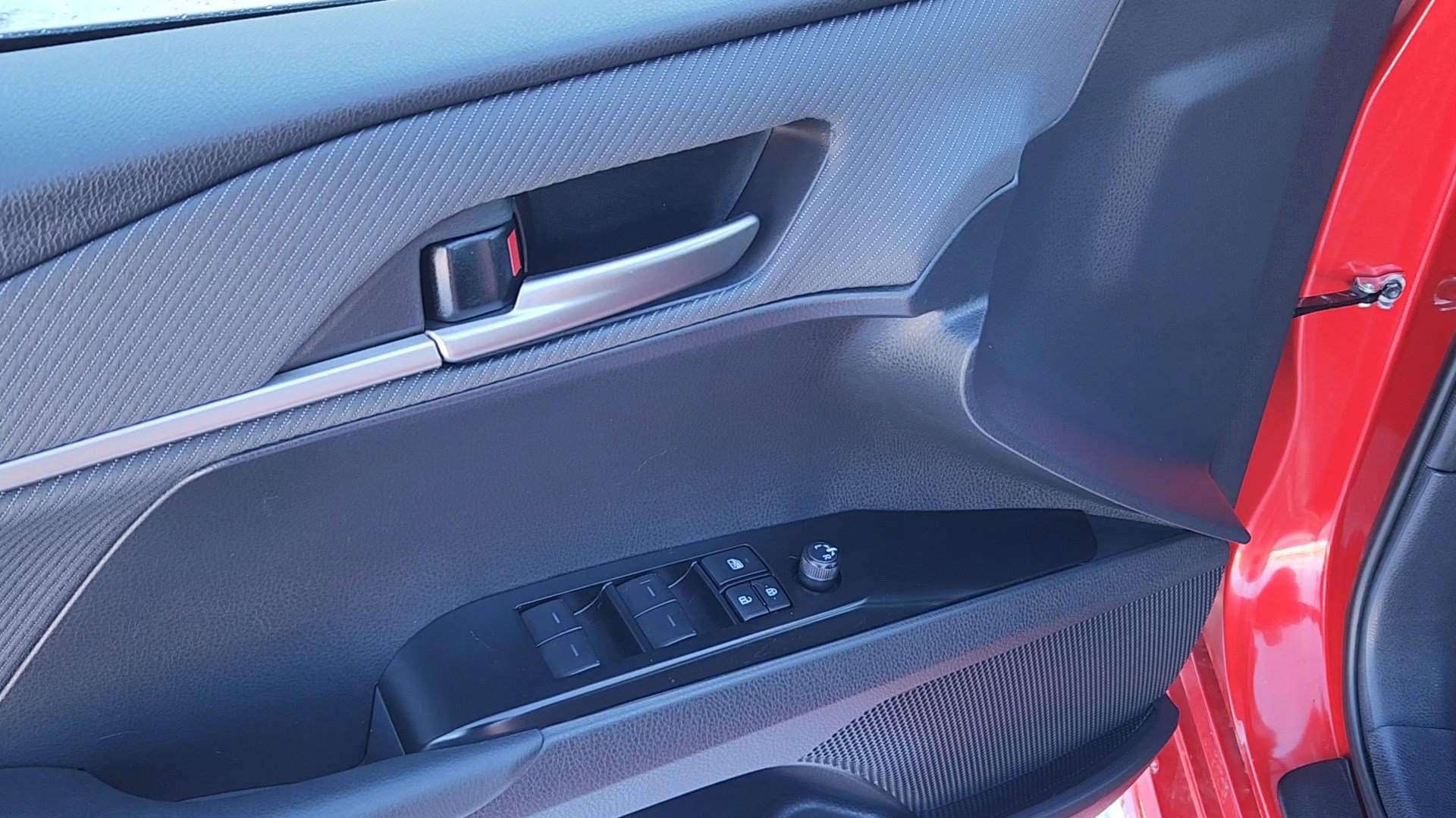 Used 2025 Toyota Camry SE image 7