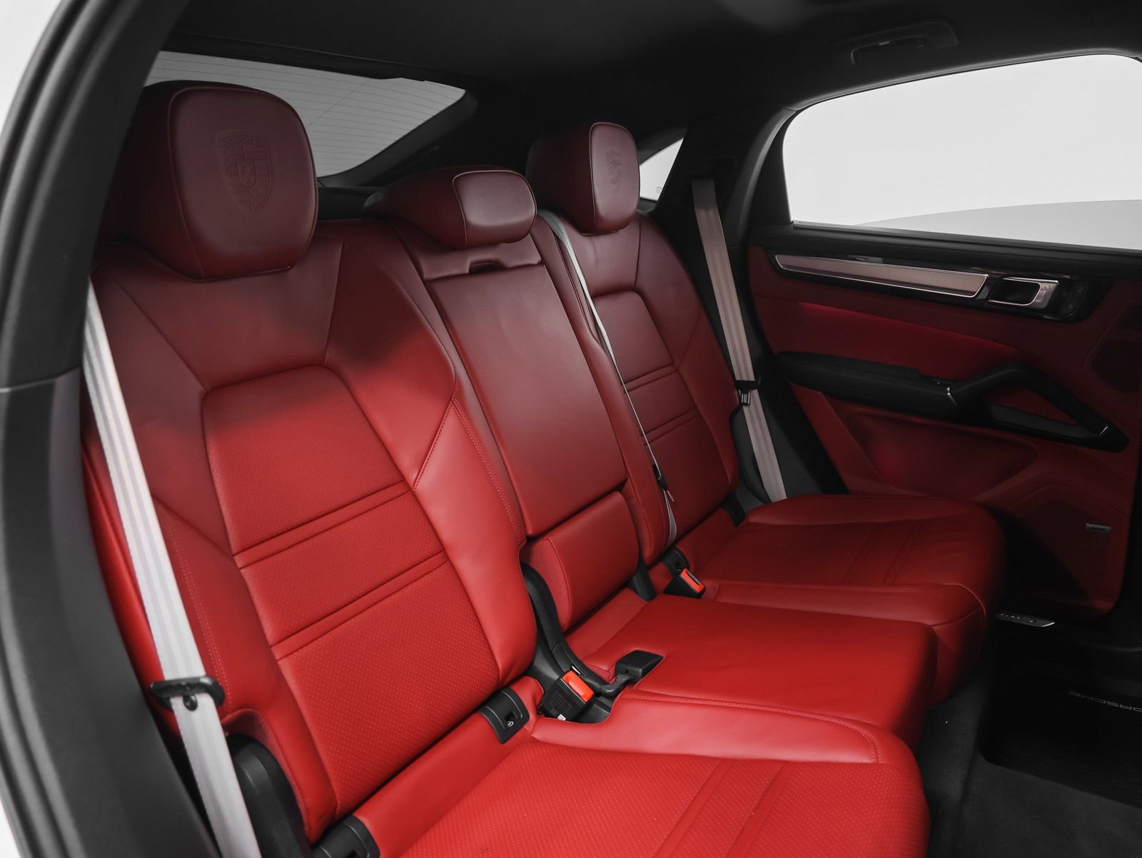 Certified 2022 Porsche Cayenne Platinum Edition image 25