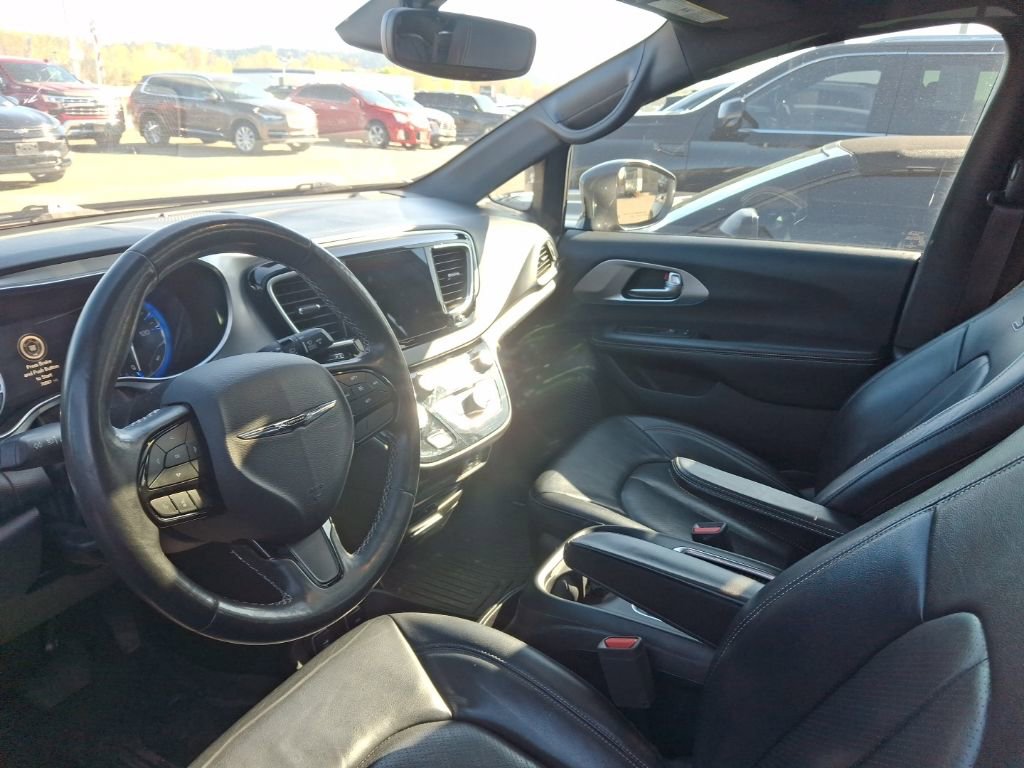 Used 2019 Chrysler Pacifica Touring-L Plus w/ S Appearance Package image 10