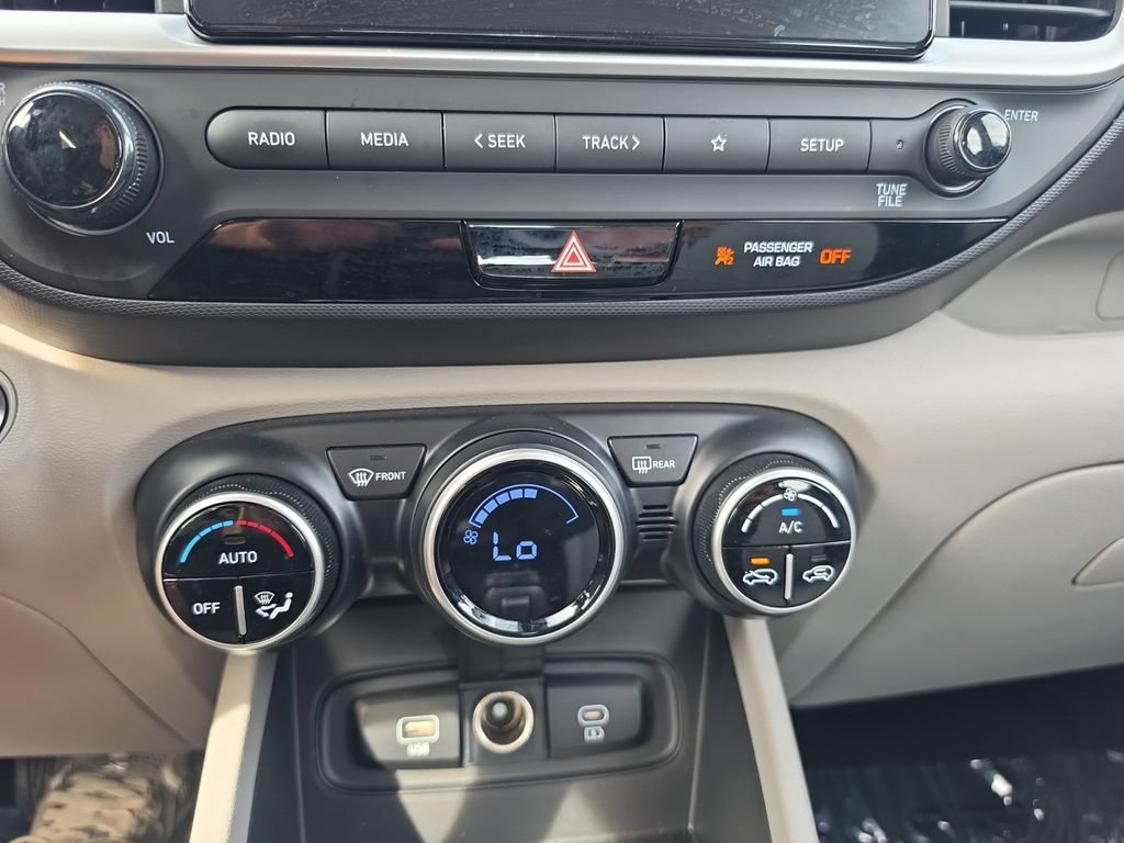 Certified 2024 Hyundai Venue SEL FWD image 22