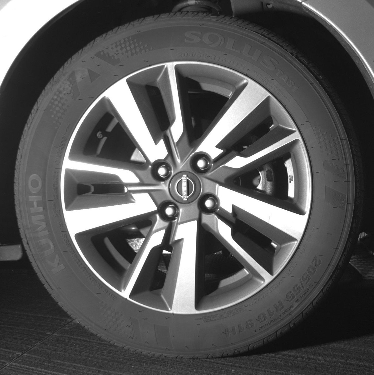 Used 2025 Nissan Versa SV image 13