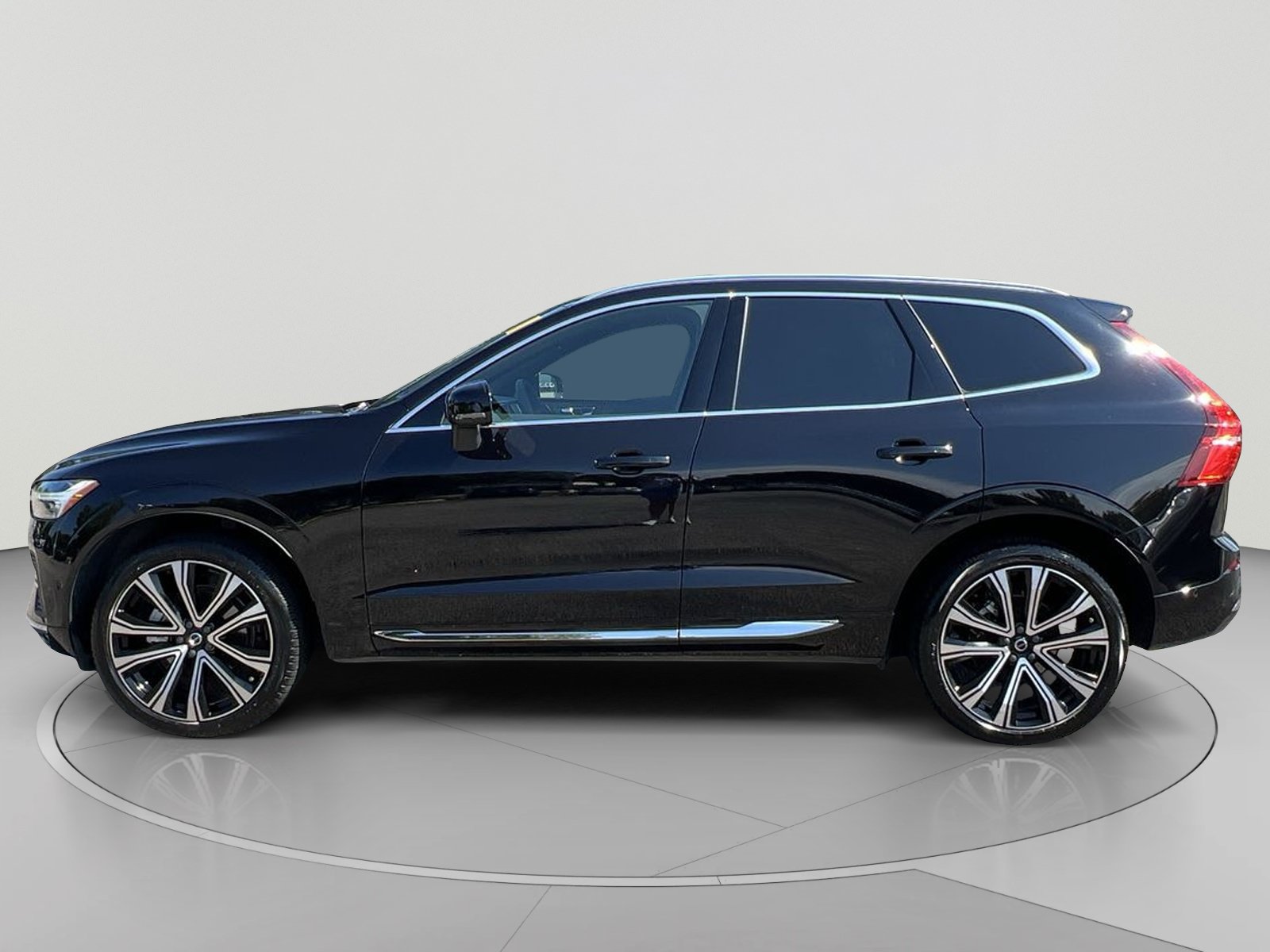 Used 2023 Volvo XC60 B5 Ultimate w/ Climate Package AWD/4WD image 2