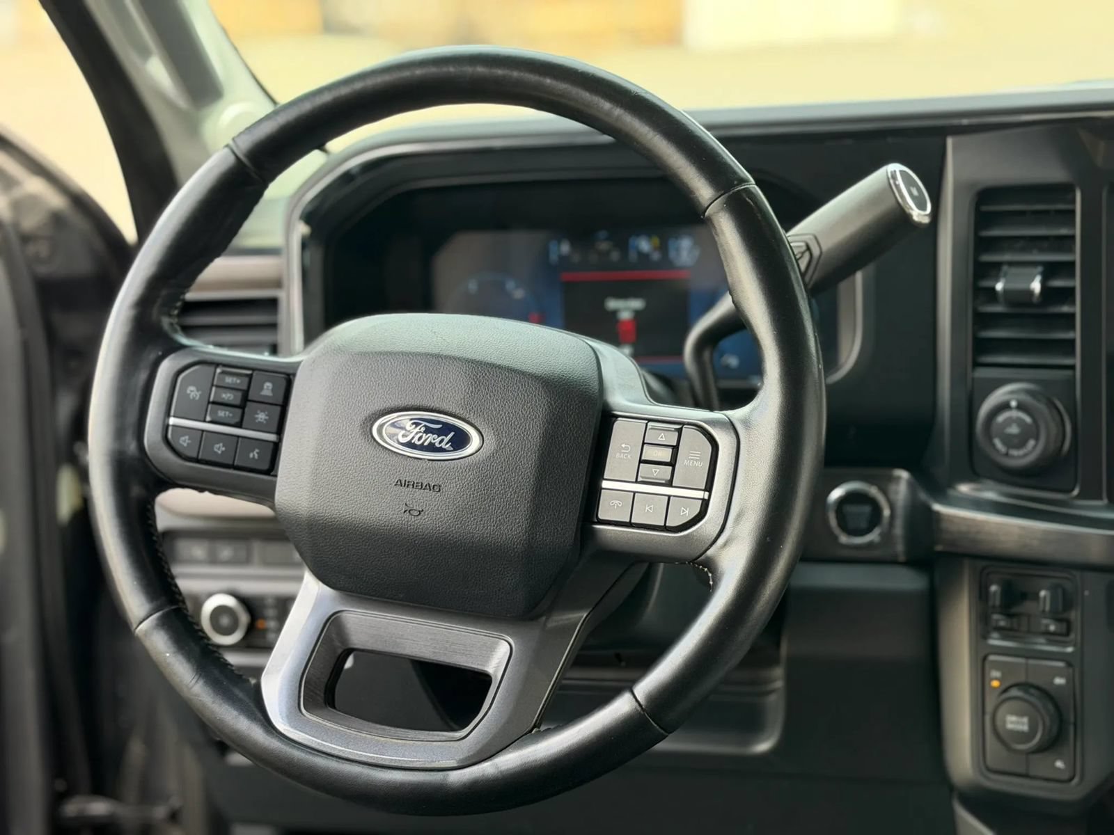 Used 2023 Ford F350 Lariat w/ Lariat Ultimate Package AWD/4WD image 30
