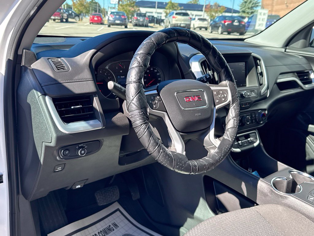 Used 2024 GMC Terrain SLE AWD/4WD image 13