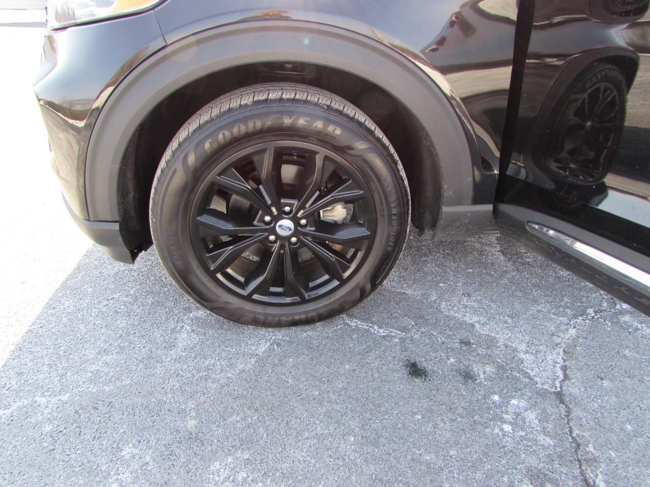 Used 2022 Ford Explorer XLT w/ Equipment Group 202A image 10