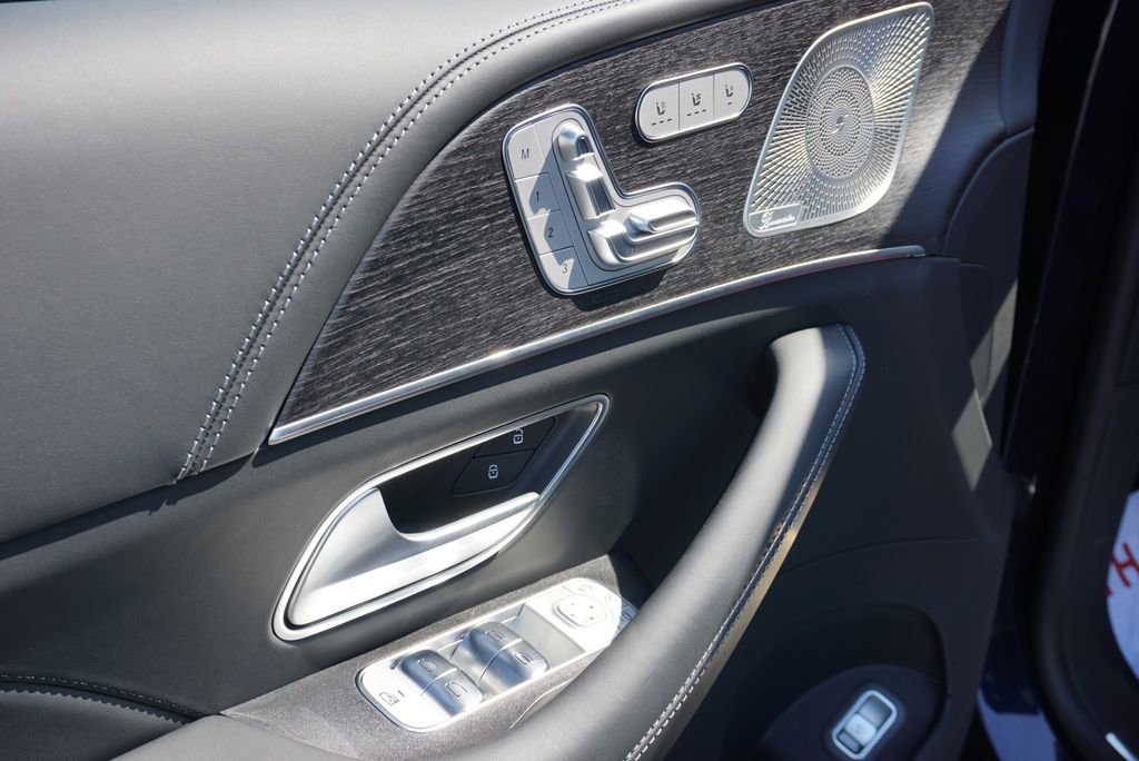 Certified 2025 Mercedes-Benz Maybach GLS 600 4MATIC image 19