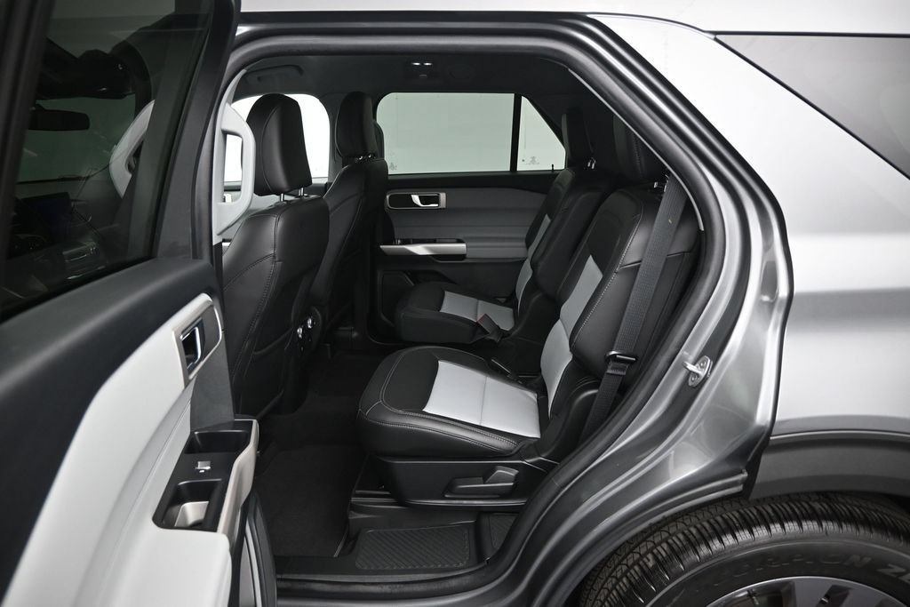 Used 2023 Ford Explorer XLT w/ Equipment Group 202A RWD image 19